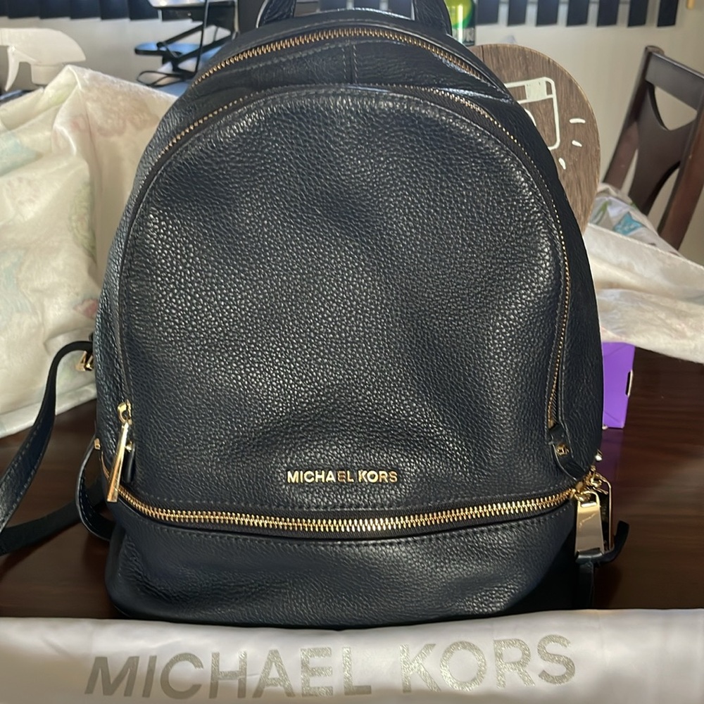 Michael Kors Rhea Zip Backpack Large Pebble Leather Navy Blue EUC - Picture 1 of 16